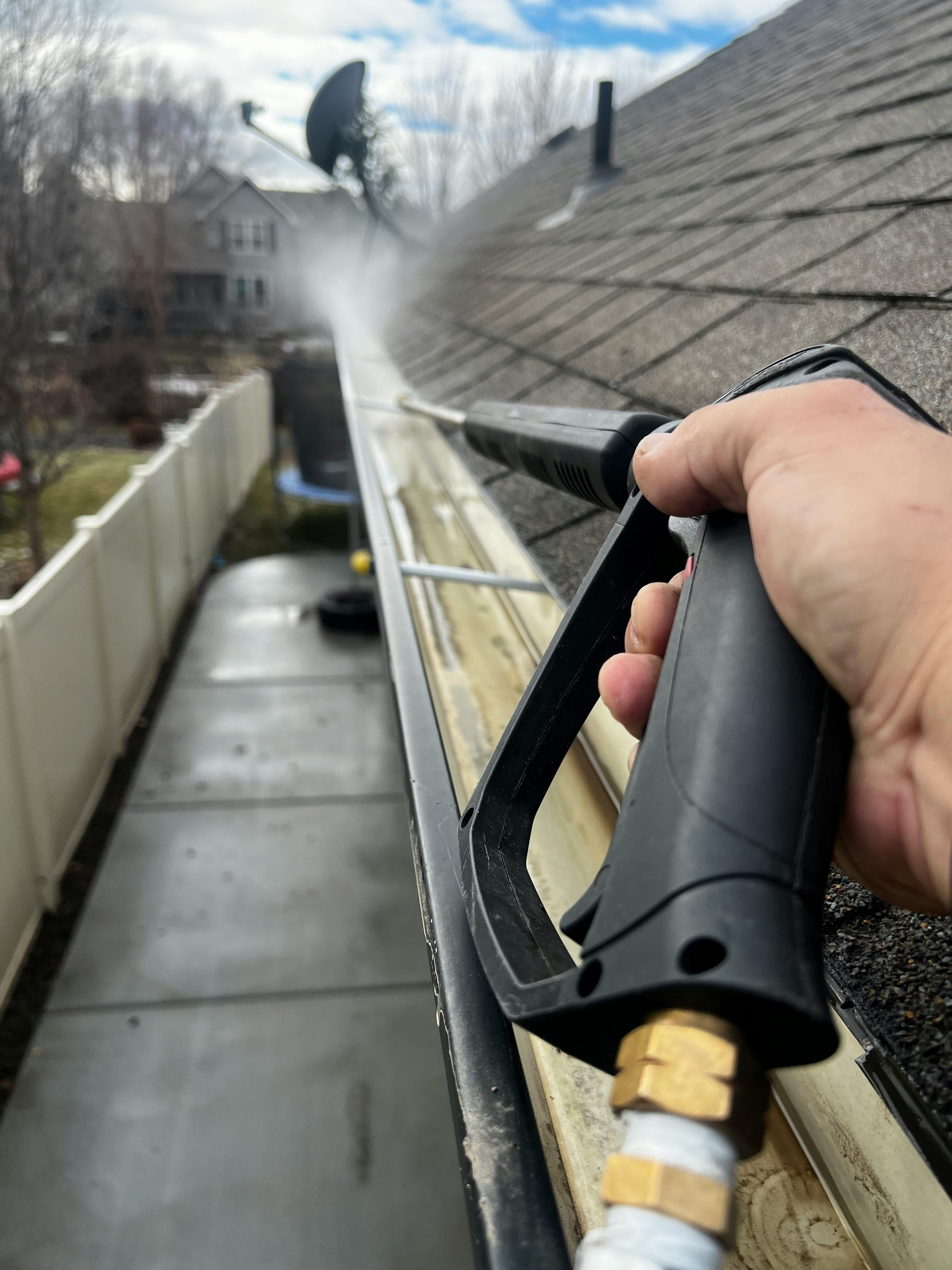 Gutter cleaning service in Lincoln, NE