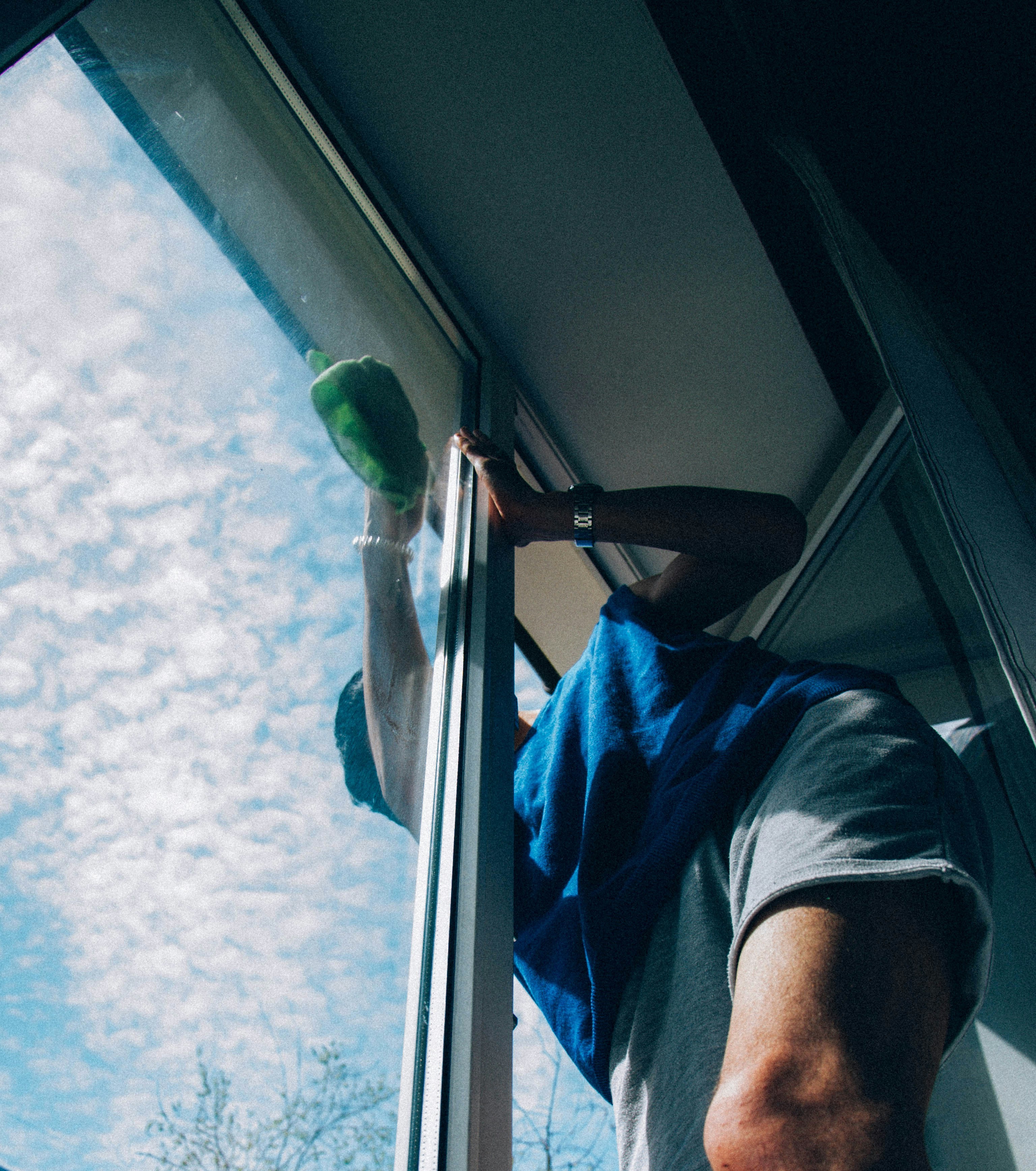 Squeegee window cleaning